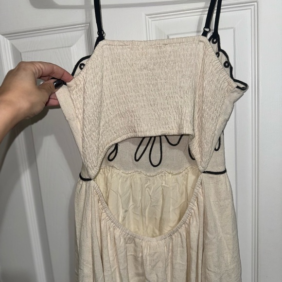 ILLA ILLA Cream and Black Embroidered Dress - Picture 7 of 8